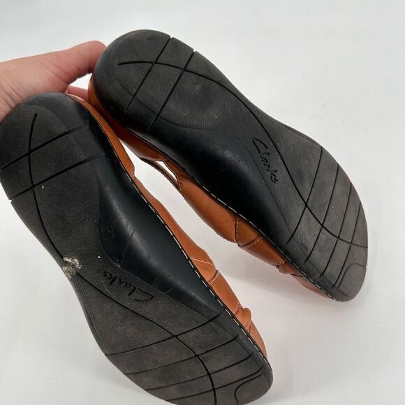 Clarks Women's Leather X Strap Slip-On Bendable Flat Shoe Brown‎ Tan Size 9M - Picture 6 of 7